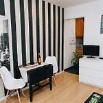 Cosy Near Feira Da Ladra 公寓