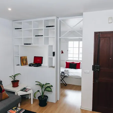 Cosy Near Feira Da Ladra Apartment *