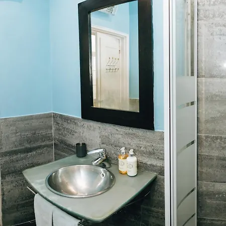 Cosy Near Feira Da Ladra Apartment *