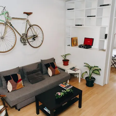 Apartment Cosy Near Feira Da Ladra *
