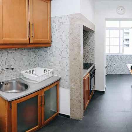 Apartment Cosy Near Feira Da Ladra