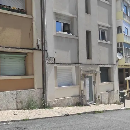 アパート Cosy Near Feira Da Ladra リスボン